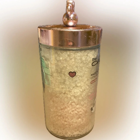 The Creme Shop Disney Minnie Mouse Magic Melt Bath Crystals - Picture 4 of 6